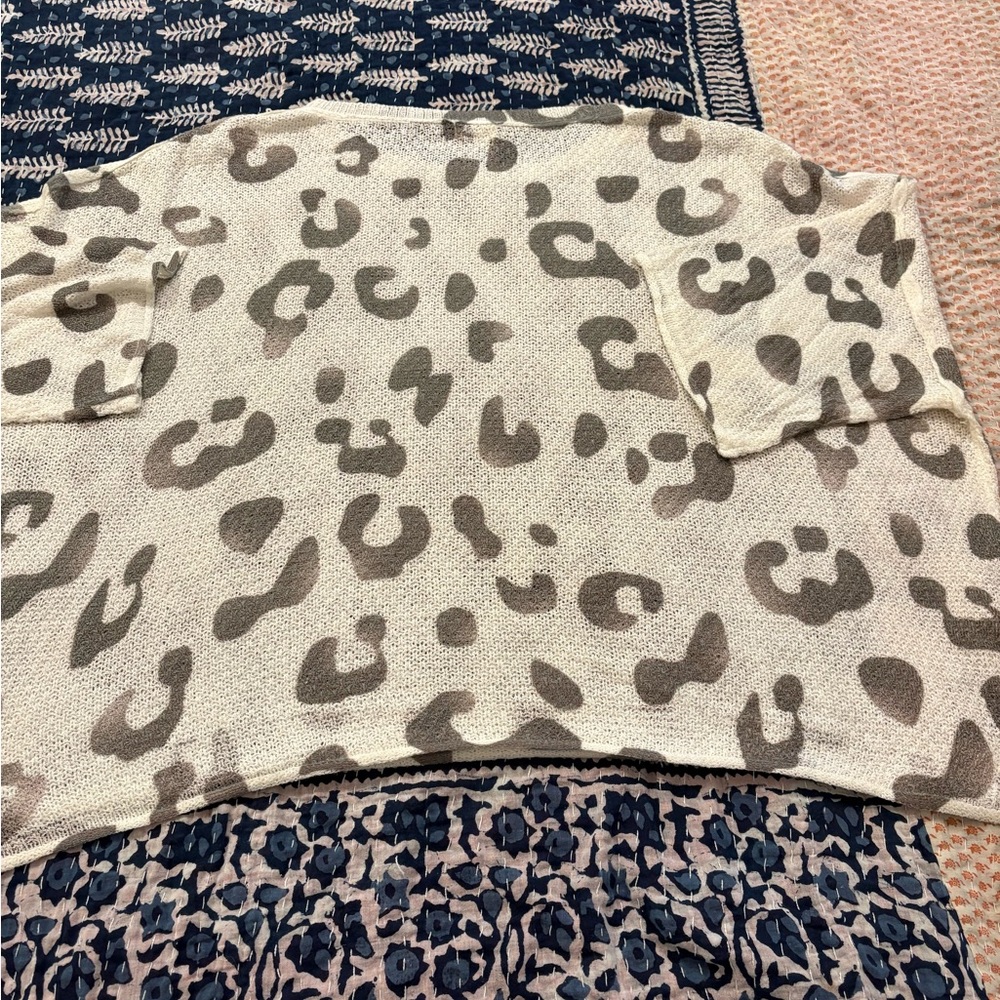 POL Ivory Sweater with Gray Leopard Spots - Picture 5 of 8